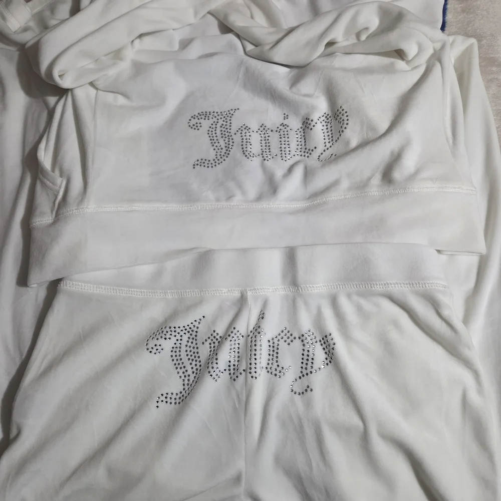 Juicy Couture White Lounge Set - Picture 4 of 4